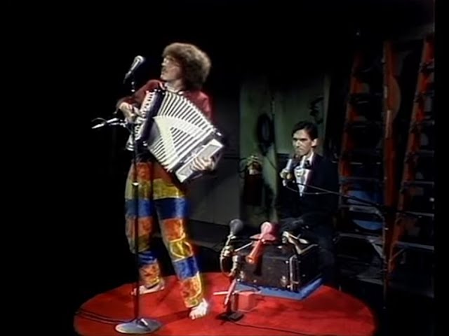 Weird Al Yankovic 1981 performing Another One Rides the Bus